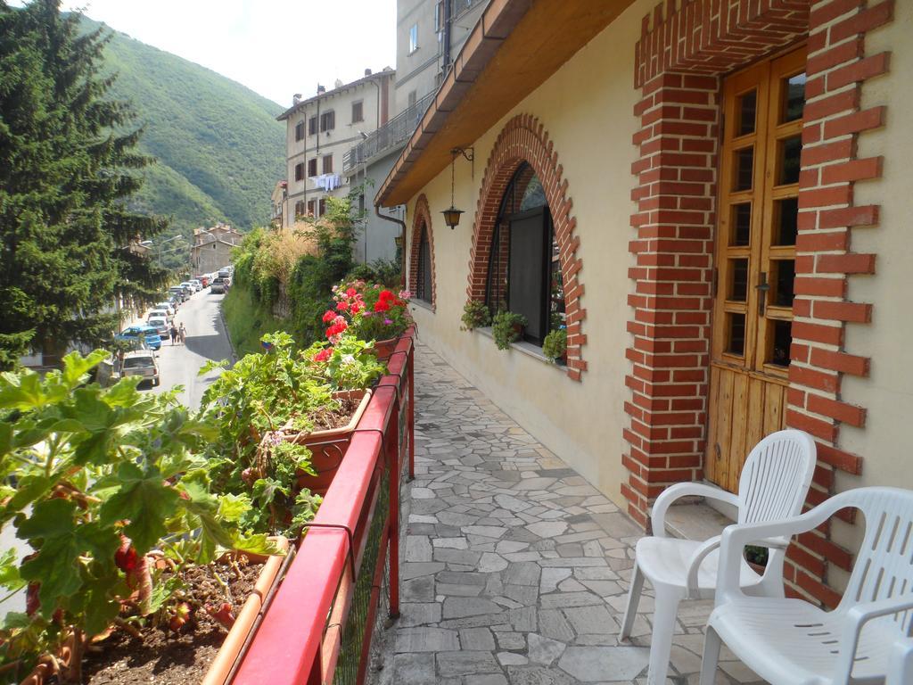 Grotta Dei Colombi Hotel Scanno Bagian luar foto