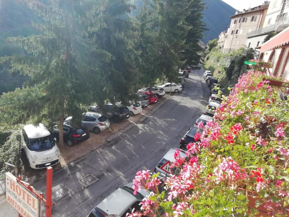 Grotta Dei Colombi Hotel Scanno Bagian luar foto