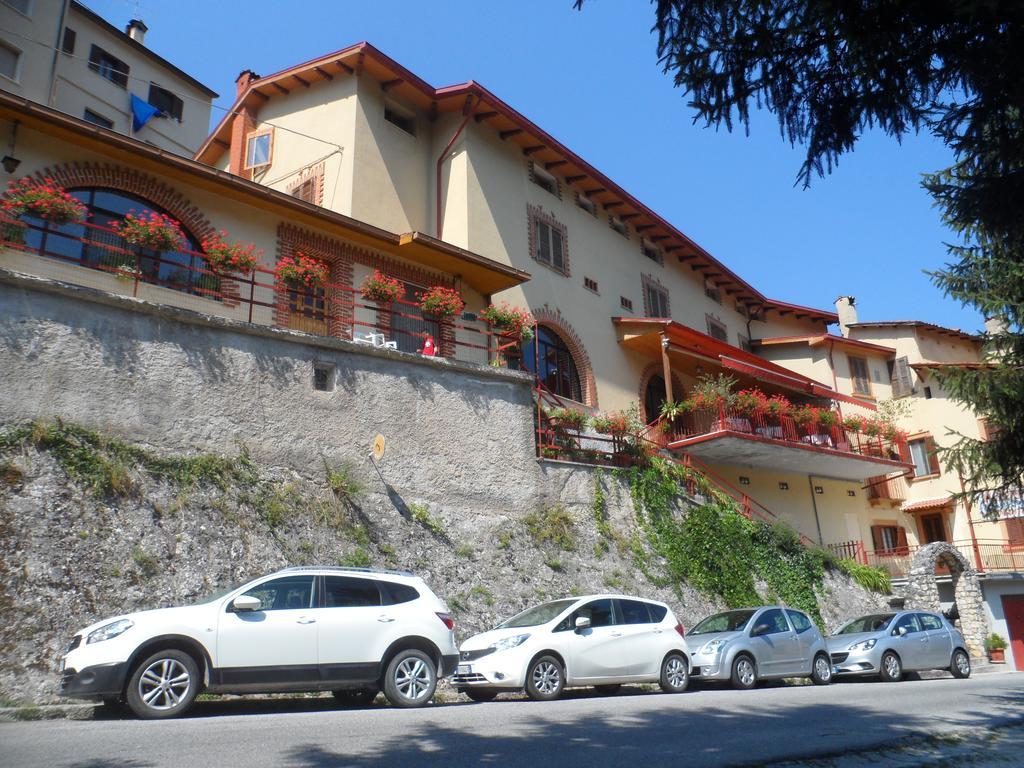 Grotta Dei Colombi Hotel Scanno Bagian luar foto